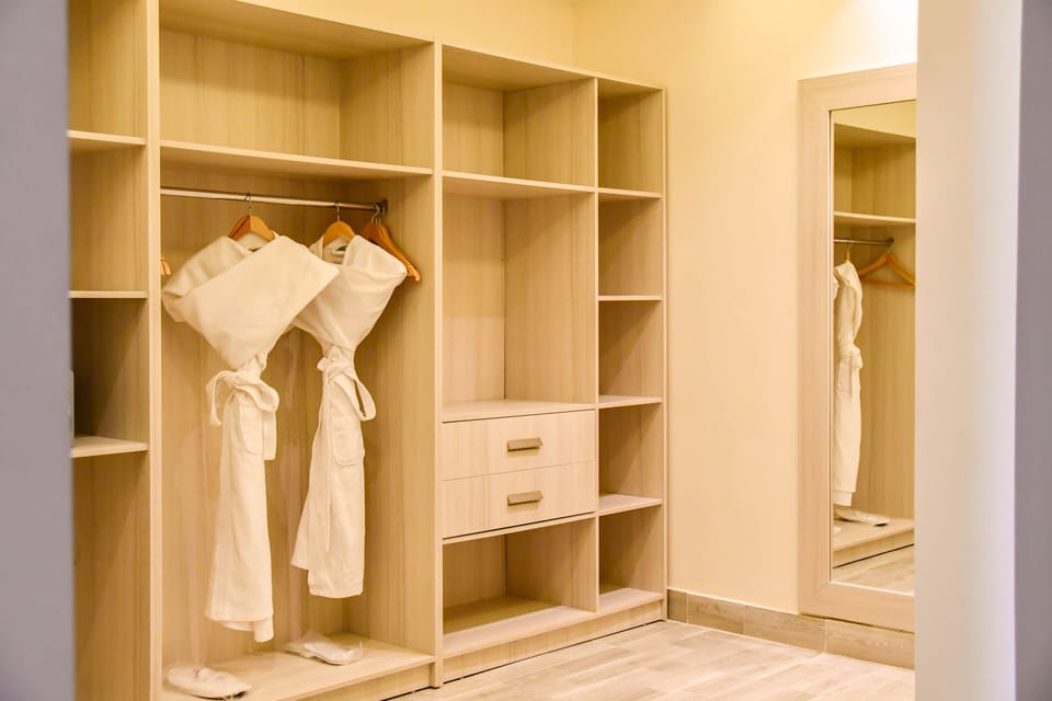 In-room safe, desk, soundproofing, free WiFi