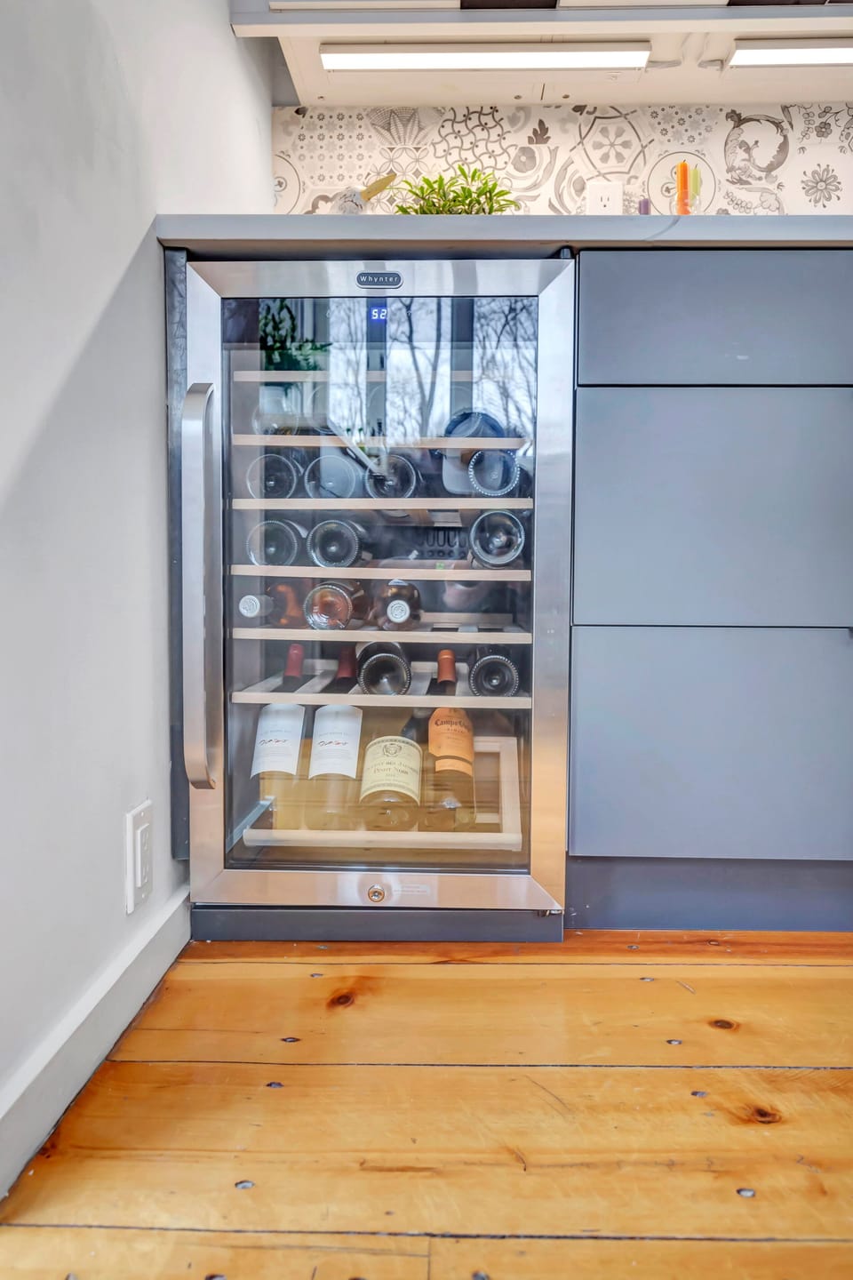 Wine fridge (unstocked)