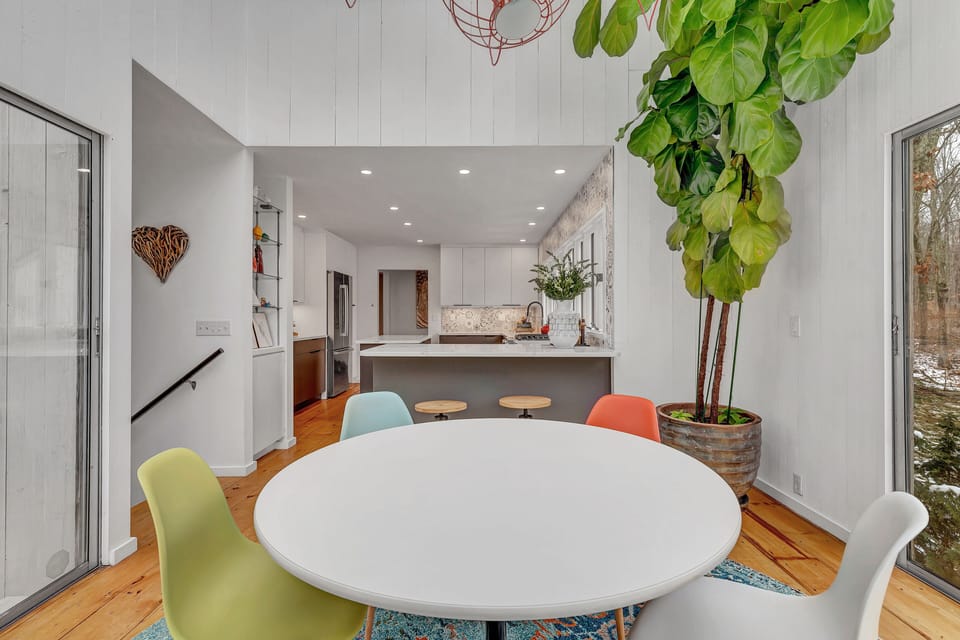 Kitchen dining area, floor to ceiling windows on 3 sides, perfect for breakfast