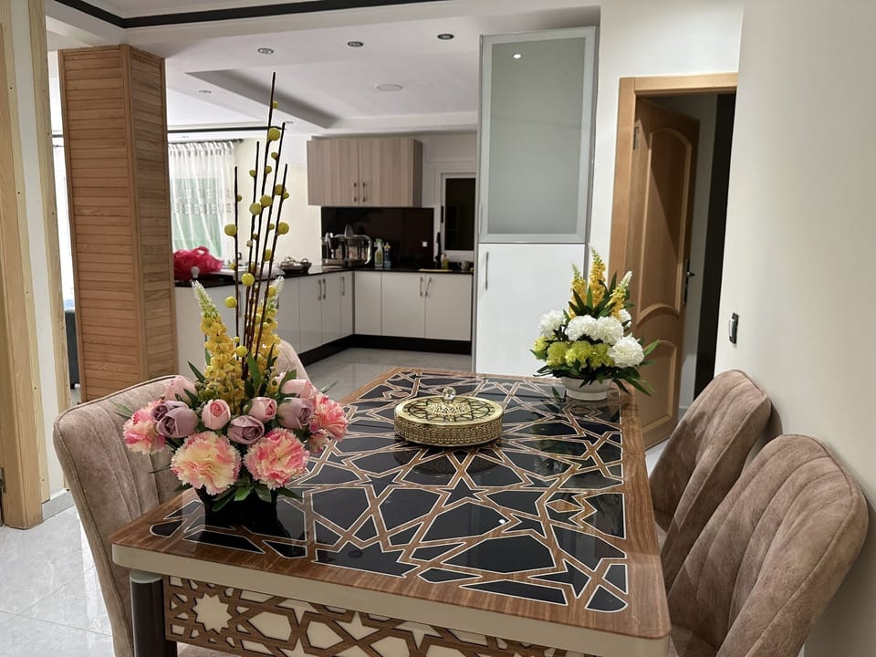 Deluxe Duplex | Dining room