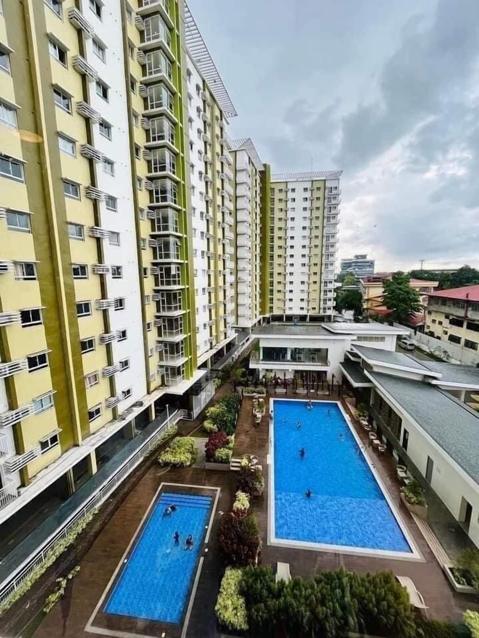 2 indoor pools, 2 outdoor pools