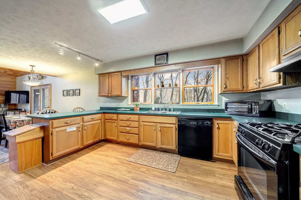 Large and well stocked kitchen!