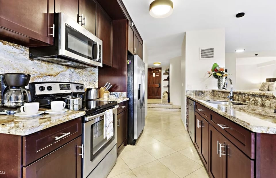 Full kitchen 