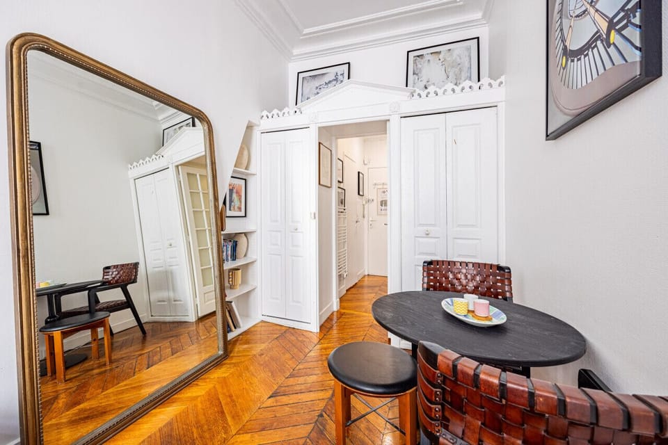 Luminous Studio Oasis Steps from The Louvre
