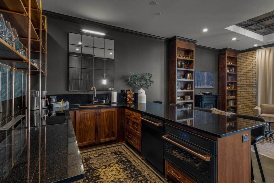 Kitchen: This fully stocked kitchen is perfect for whipping up meals or mixing cocktails.