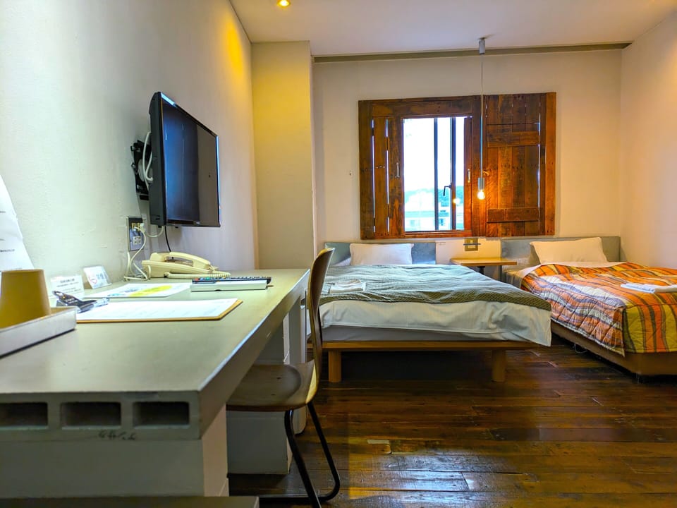 Basic Twin Room | Desk, WiFi (free), bed sheets