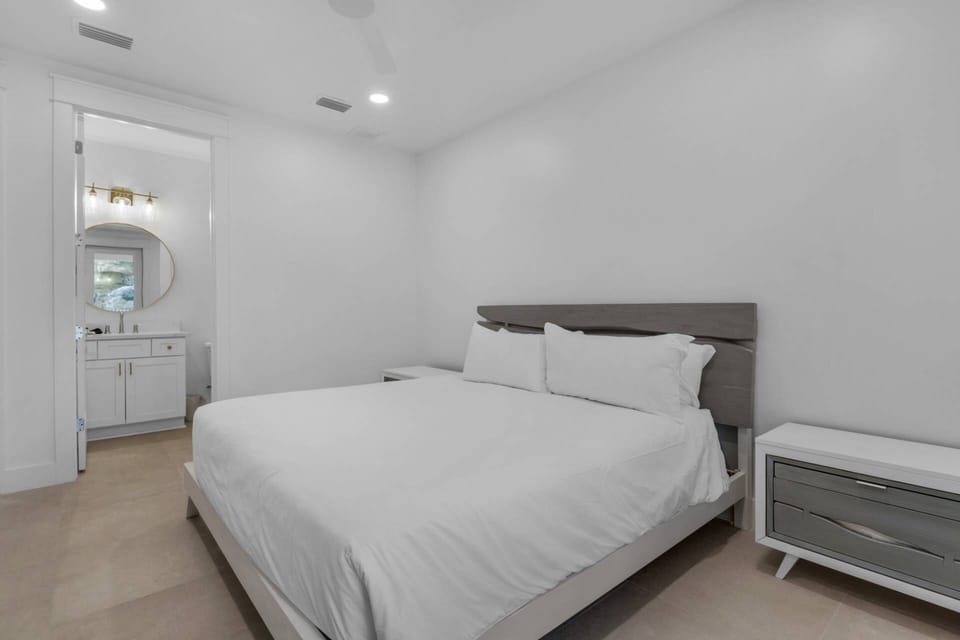 1st floor king suite
