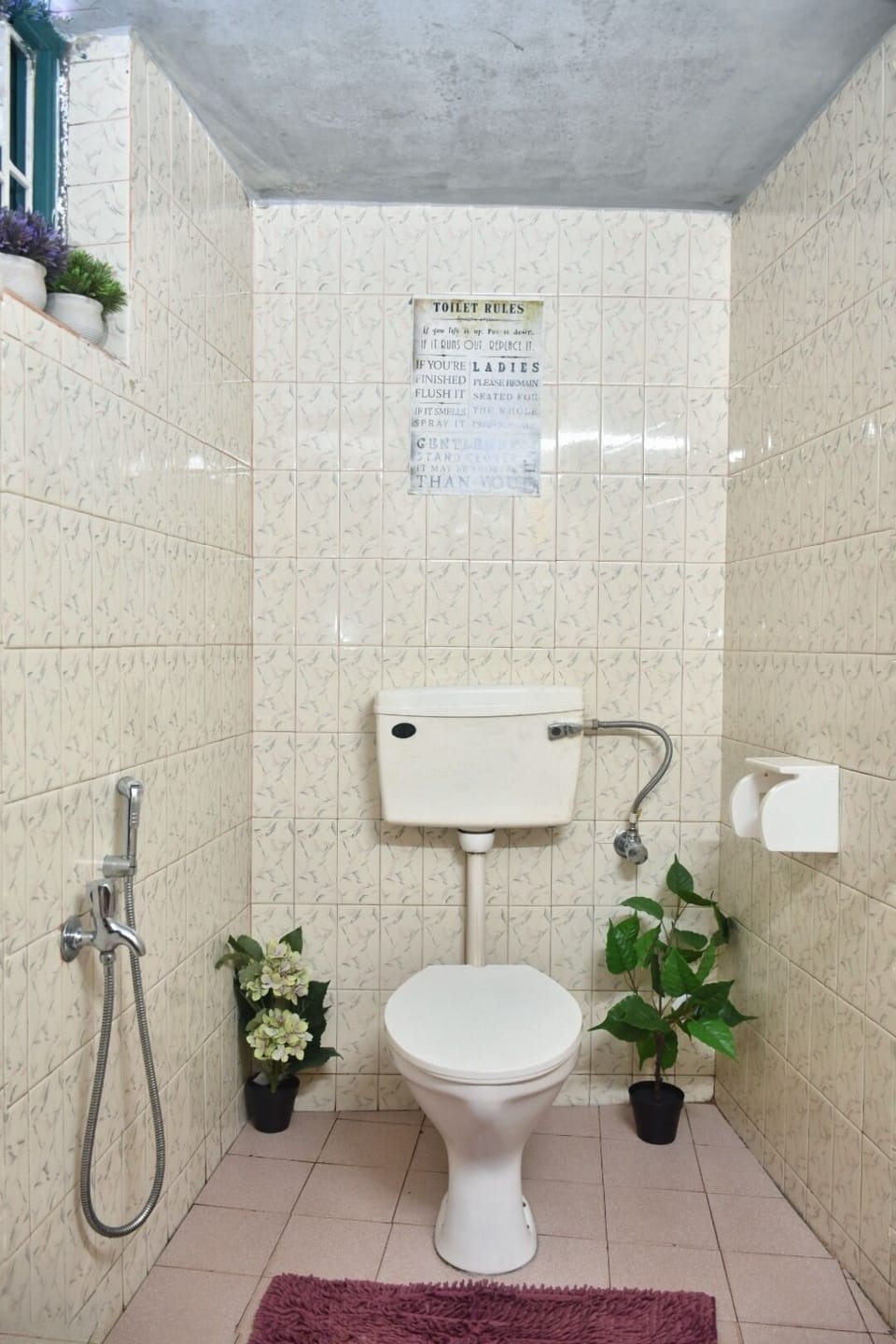 Premium Shared Dormitory, Mixed Dorm | Bathroom | Shower, hydromassage showerhead, toilet paper