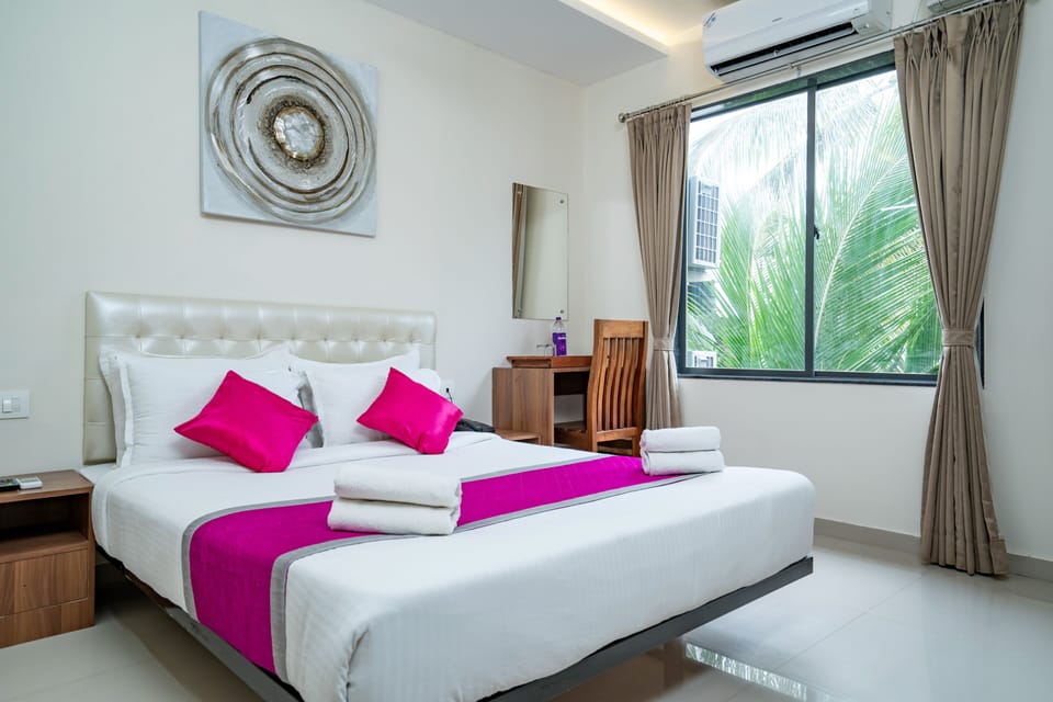 Deluxe Room, City View | Desk, iron/ironing board (on request), WiFi (free)