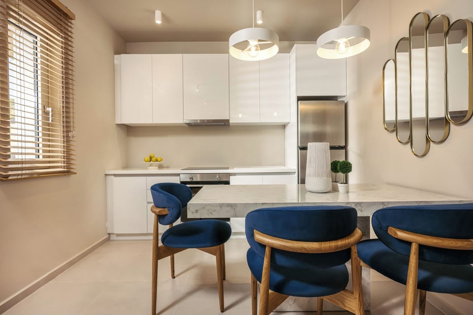 Luxury Suite, 1 King Bed, Sea View | Private kitchen | Full-size fridge, microwave, oven, stovetop