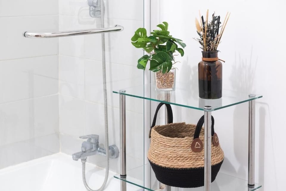 Towels, soap, shampoo, toilet paper