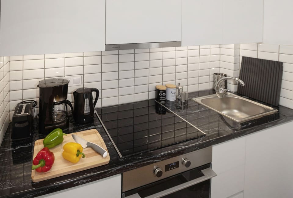 Comfort Apartment | Private kitchen | Mini-fridge, oven, stovetop, electric kettle