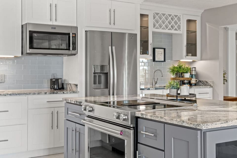 Our sprawling countertops provide ample workspace for meal prep, baking, or simply sipping your morning coffee—perfect for culinary creativity and convenience.