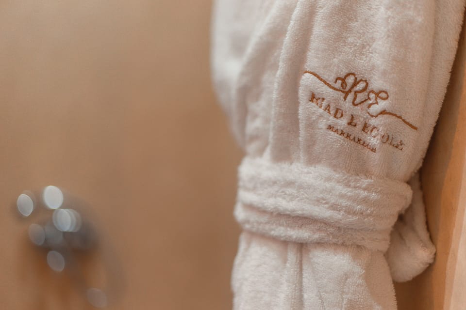Basic Room | Bathroom | Shower, free toiletries, hair dryer, slippers