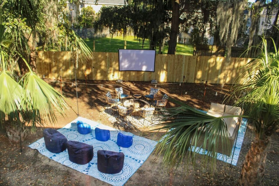 Enjoy a cozy movie night under the stars with this amazing outdoor theater setup — perfect for creating unforgettable vacation memories.