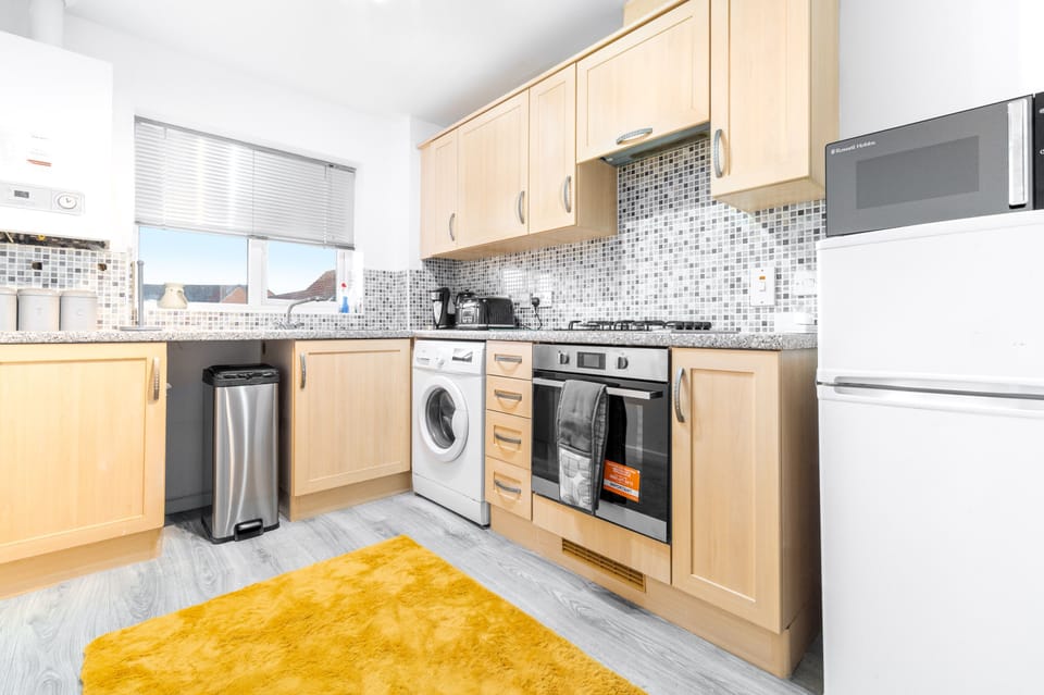 Apartment | Private kitchen | Fridge, microwave, oven, stovetop