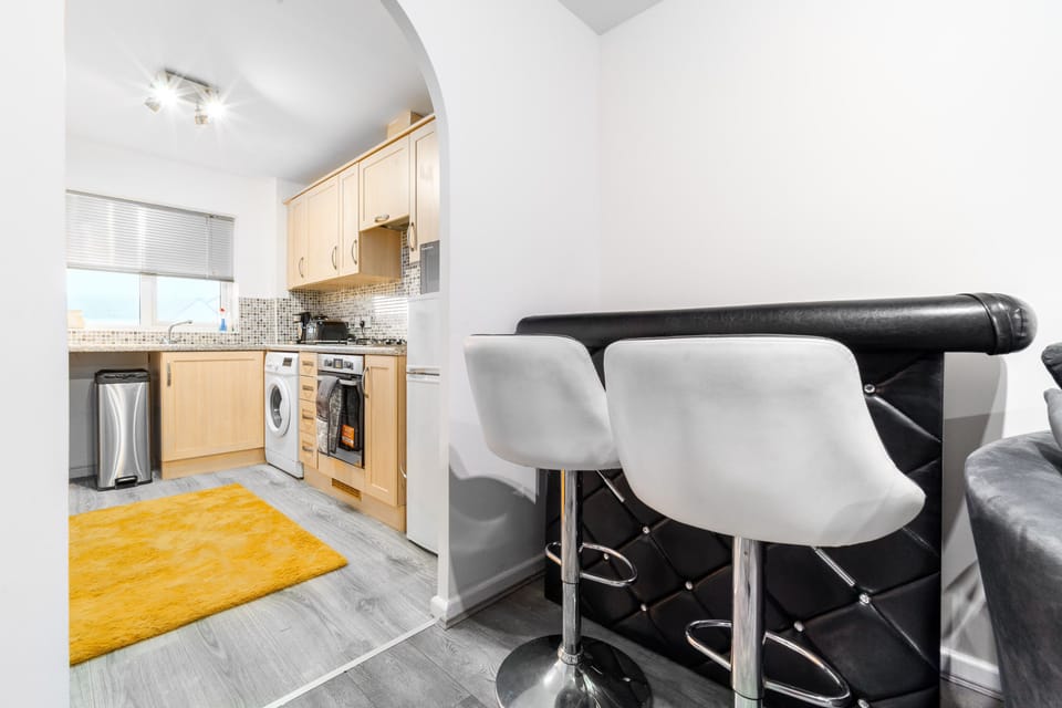 Apartment | Private kitchen | Fridge, microwave, oven, stovetop