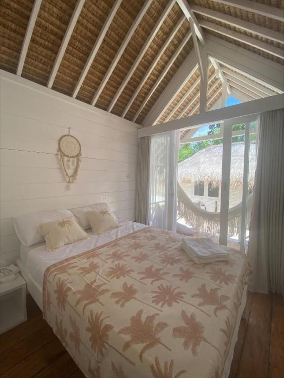 Standard Double Room | WiFi (free), individually decorated, bed sheets