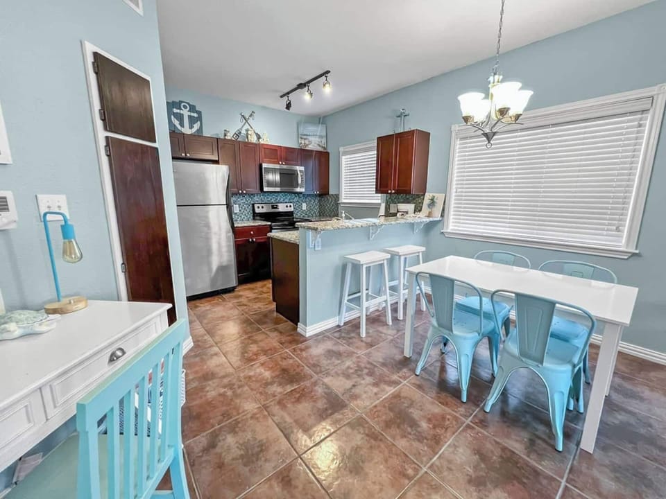Fully equipped Kitchen with everything you need for meals at home -or prepping beach snacks!