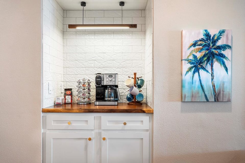 Coffee station with local Kona coffee (decaf and tea available as well).