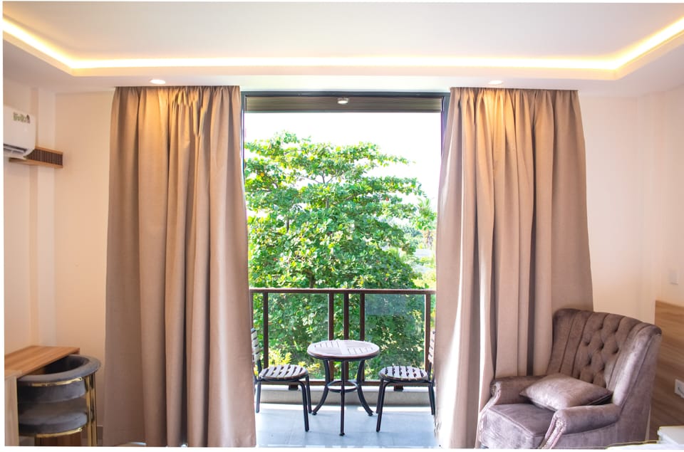 Comfort Room, 1 King Bed | Garden view