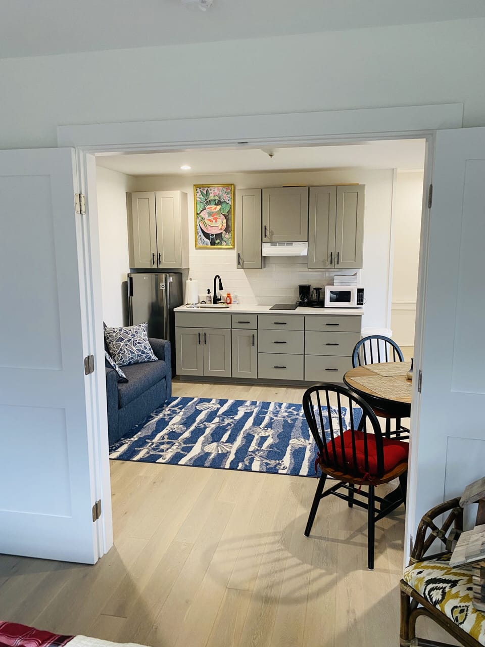 kitchenette with electric stove top, fridge, microwave, kettle, coffee maker