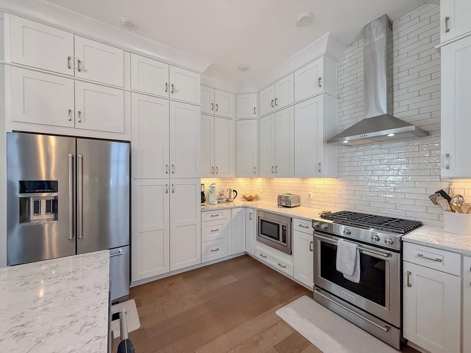 The tall cabinets provide plenty of space to store food to stay organized.