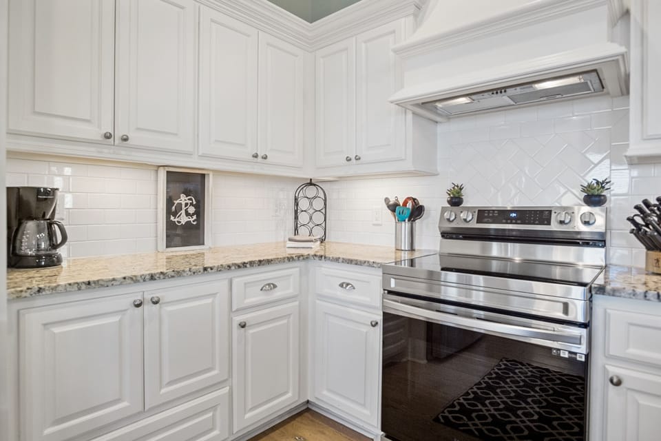 Beach Breeze Kitchen: Enjoy the ultimate in convenience and style in this modern kitchen.