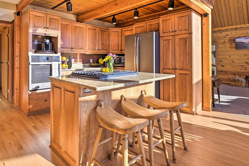 Kitchen | Breakfast Bar | Saddle Seats