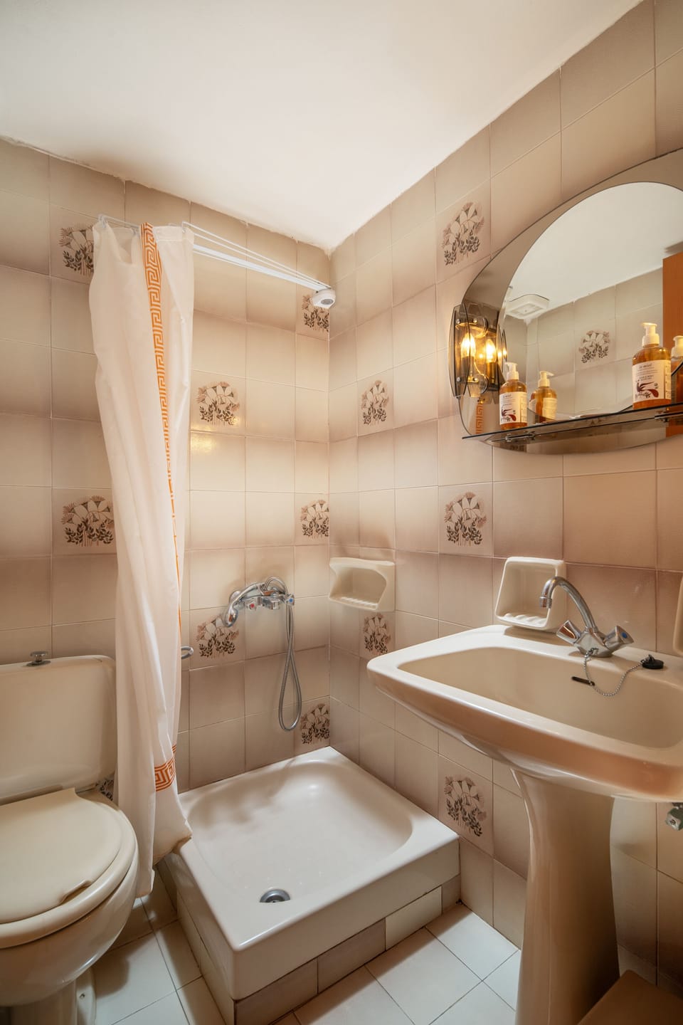 Comfort Triple Room, Balcony, Garden View | Bathroom | Shower, free toiletries, hair dryer, towels
