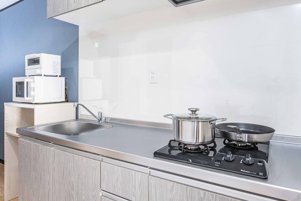 Deluxe House | Private kitchen | Microwave, stovetop, toaster, rice cooker