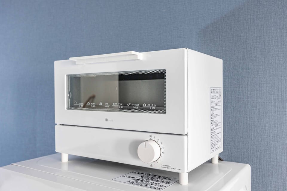 Deluxe House | Private kitchen | Microwave, stovetop, toaster, rice cooker