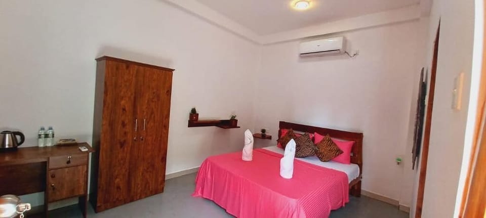 Deluxe Double Room | Desk, iron/ironing board