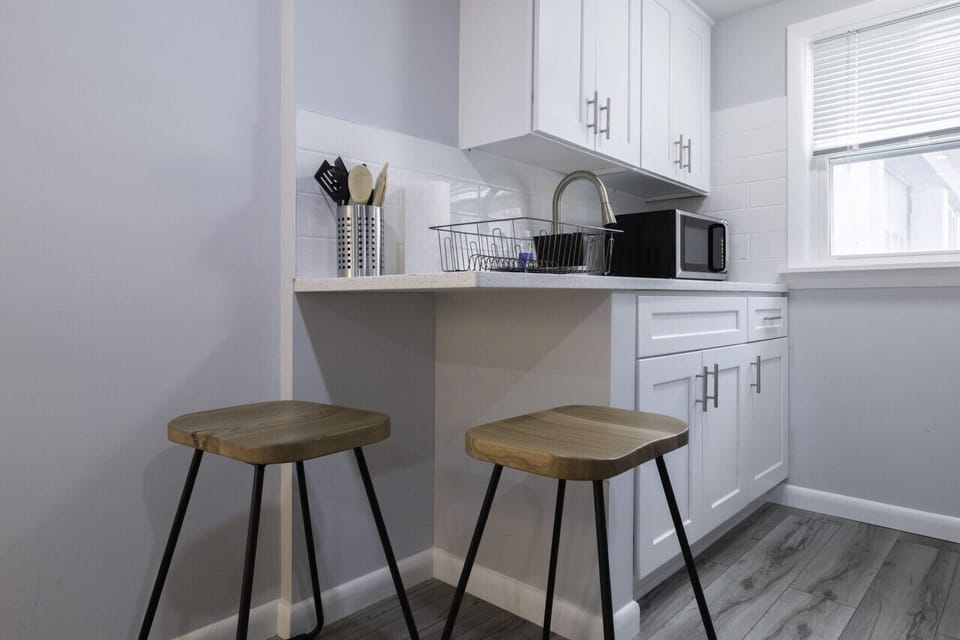 A bright and airy spot for breakfast. Enjoy your morning meal in our sun-drenched kitchen, designed for slow starts and easy cleanups.