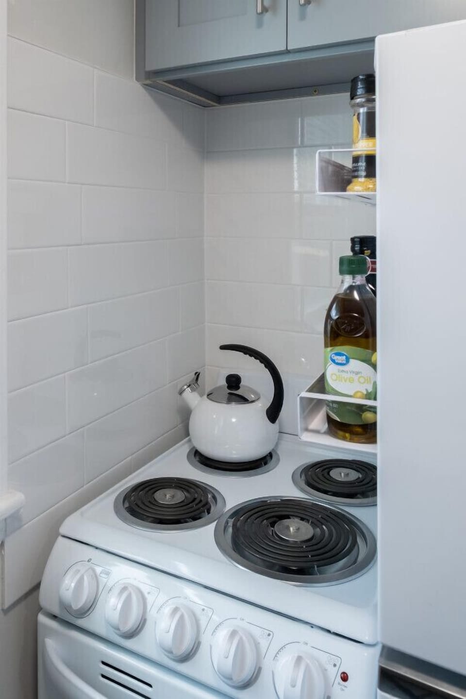 Small in size, big on function. Our fully equipped kitchen features space-saving appliances and all the essentials needed to whip up a gourmet meal
