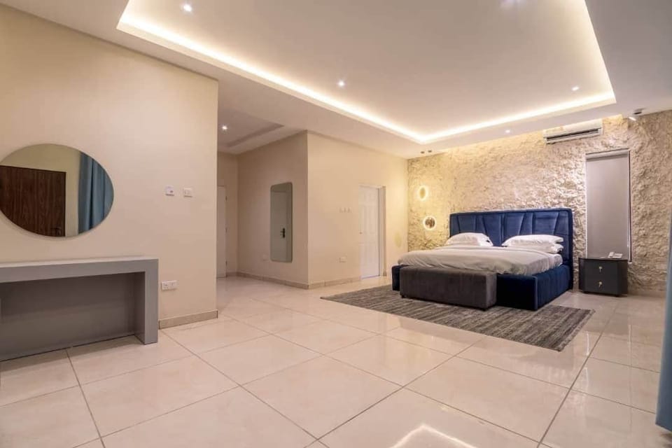 Classic Townhome, 4 Bedrooms | 4 bedrooms, individually decorated, individually furnished