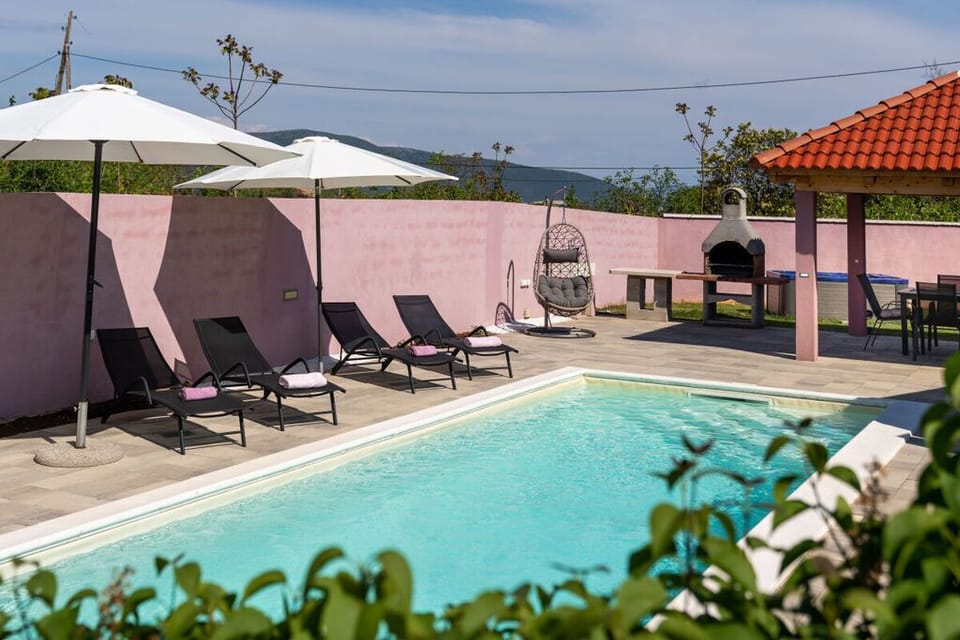 Holiday Home Swimming Pool