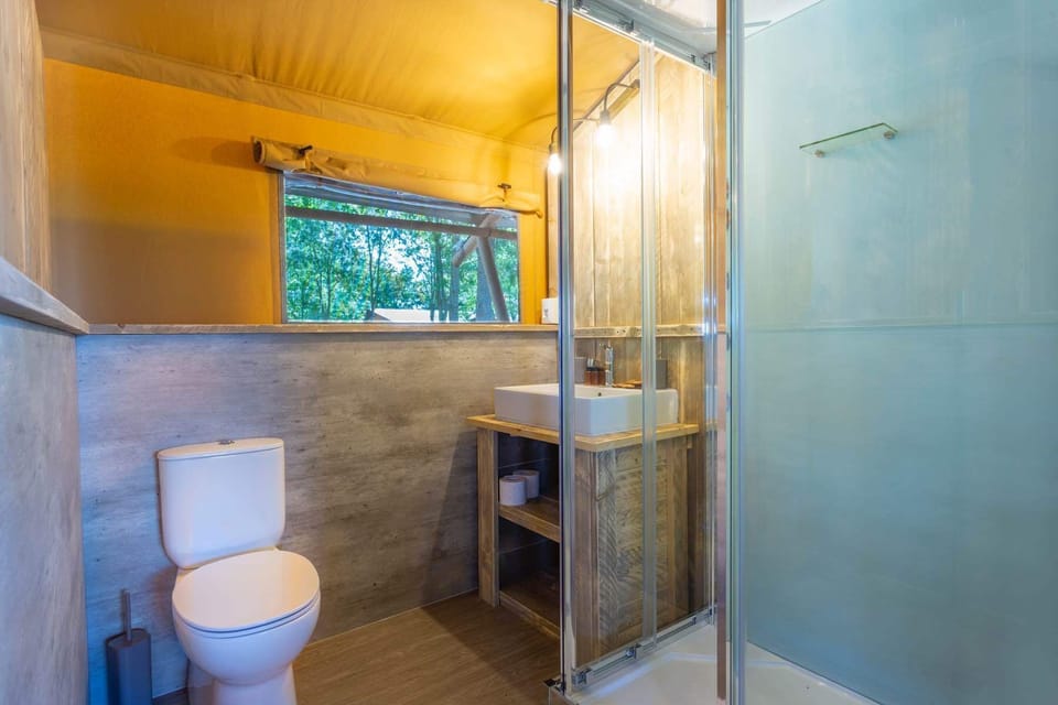 Luxury Tent | Bathroom | Shower, rainfall showerhead, free toiletries, hair dryer