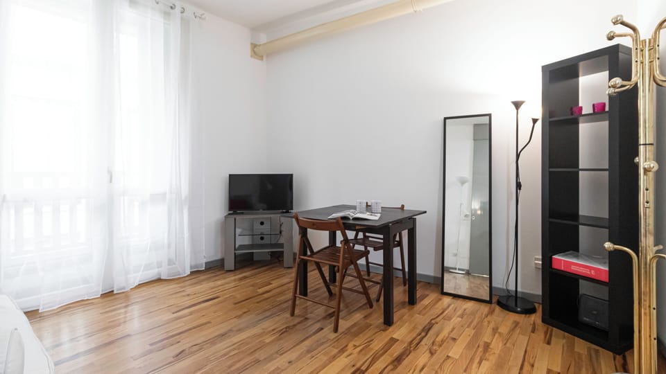 Apartment (1 Bedroom) | Interior