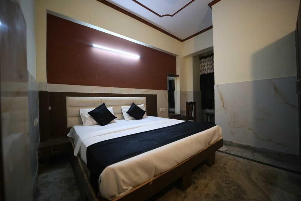 Deluxe Double Room | Free WiFi