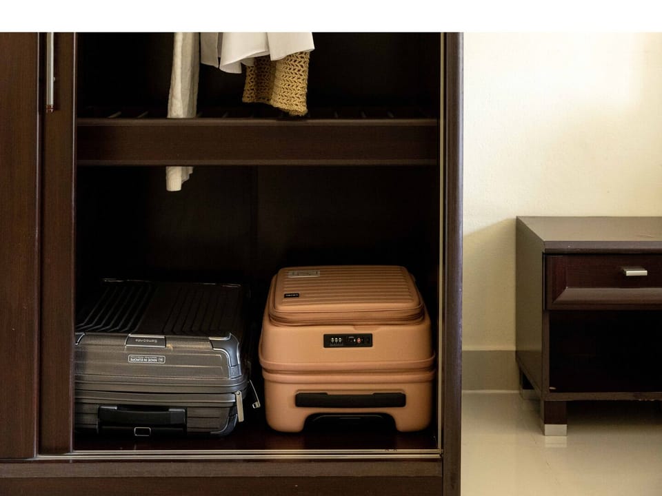 Superior King | Desk, blackout drapes, WiFi (free), bed sheets