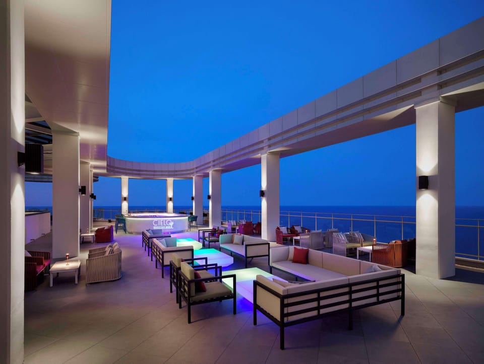 2 bars/lounges, poolside bar