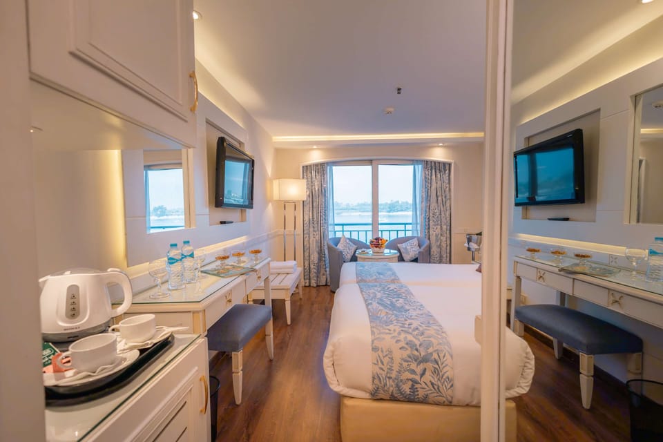 Deluxe Cabin, River View | 1 bedroom, minibar, in-room safe, blackout drapes
