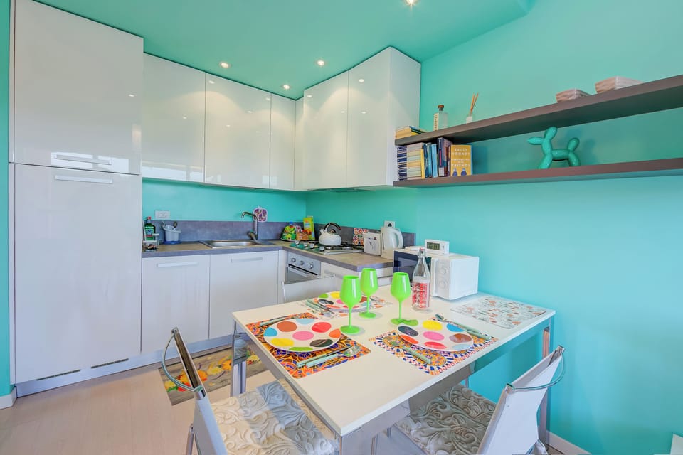 Family Apartment, Multiple Bedrooms (Green Tiffany Apartment) | Private kitchen | Fridge, microwave, oven, stovetop