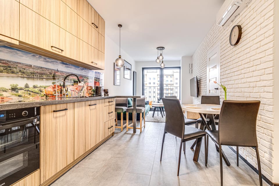 City Apartment | Private kitchenette | Fridge, stovetop, coffee/tea maker, electric kettle