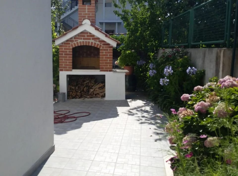 Apartment (Three Bedroom Apartment with Terrace) | BBQ/picnic area