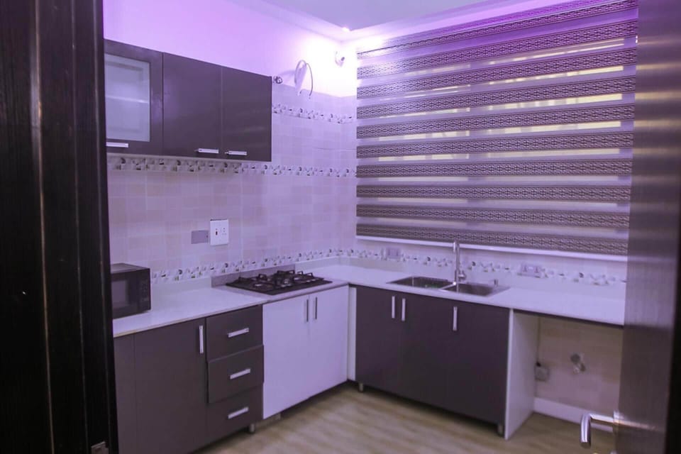 House | Private kitchen | Fridge, microwave, stovetop, electric kettle