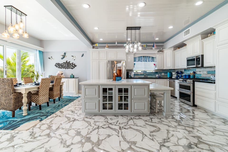 Playa Goma - Kitchen and Dining Area