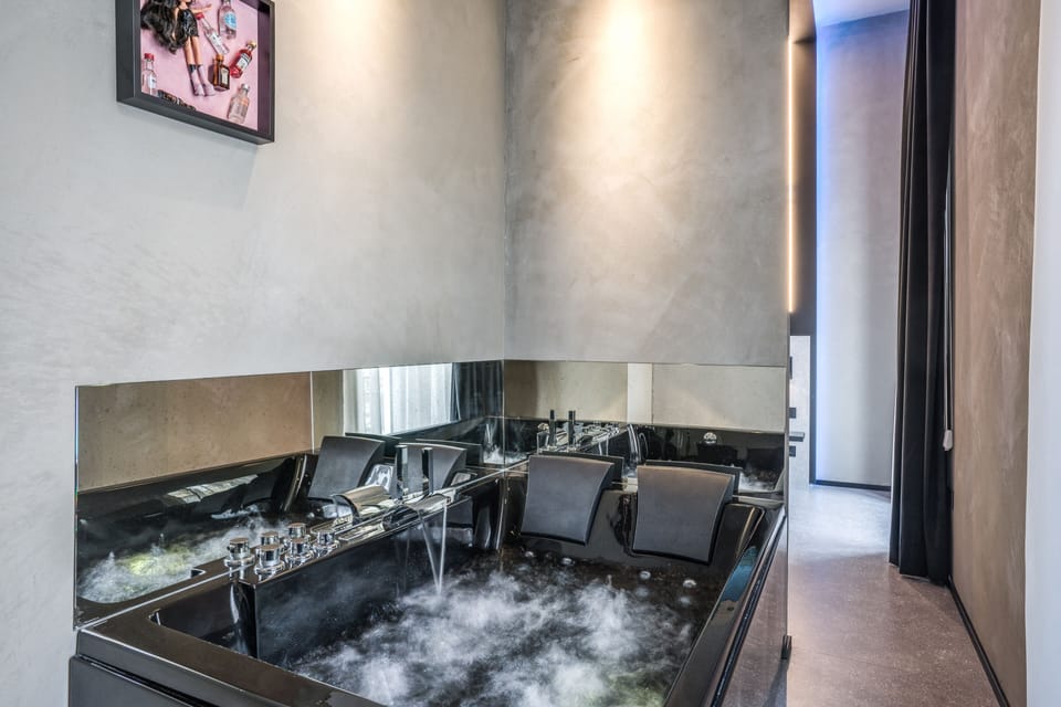 Luxury Suite | Private spa tub