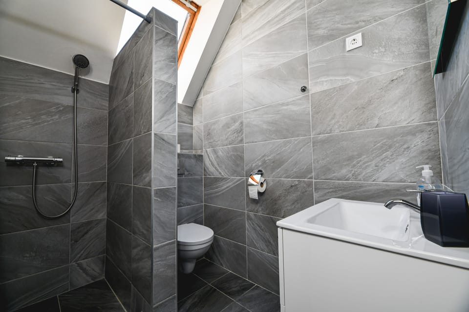 Standard Room | In-room safe, desk, blackout drapes, free WiFi